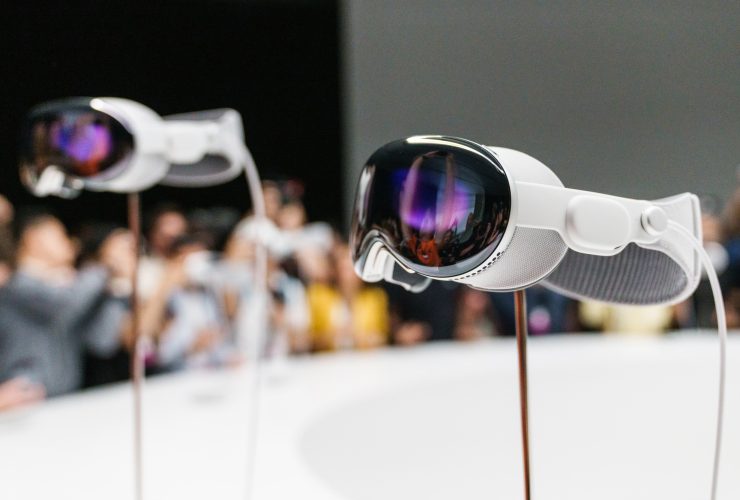 Apple Expands Vision Pro Headset to Global Markets Amid Sales Challenges and User Critiques