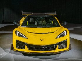 GM Reveals 2025 Corvette ZR1 with 1,064-HP V8 Engine Amidst EV Push