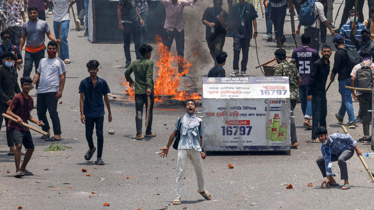 Internet and Mobile Blackout Amid Escalating Student Protests in Bangladesh