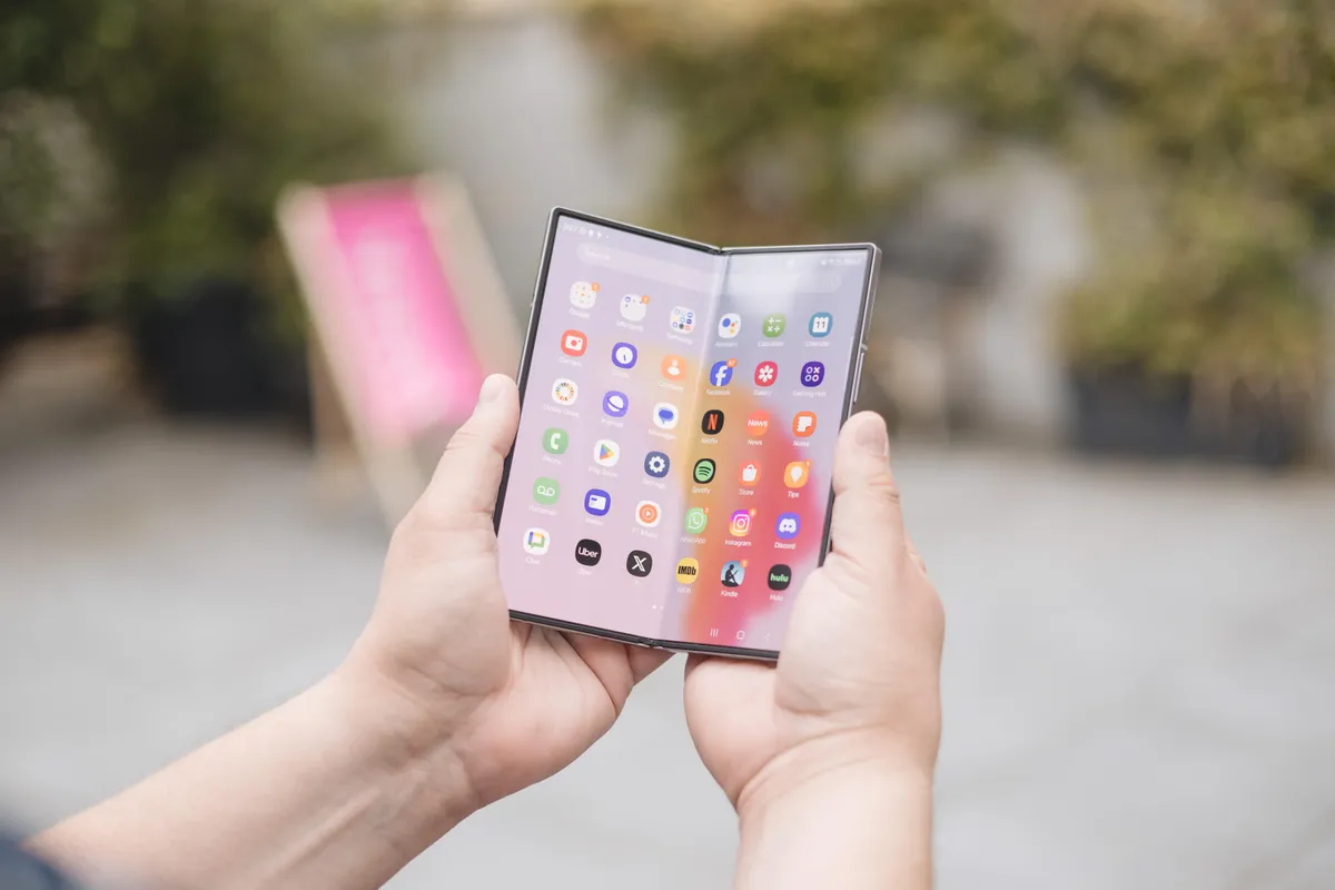 Testing Portability, Power, and AI with the Samsung Galaxy Z Fold 6 in Paris