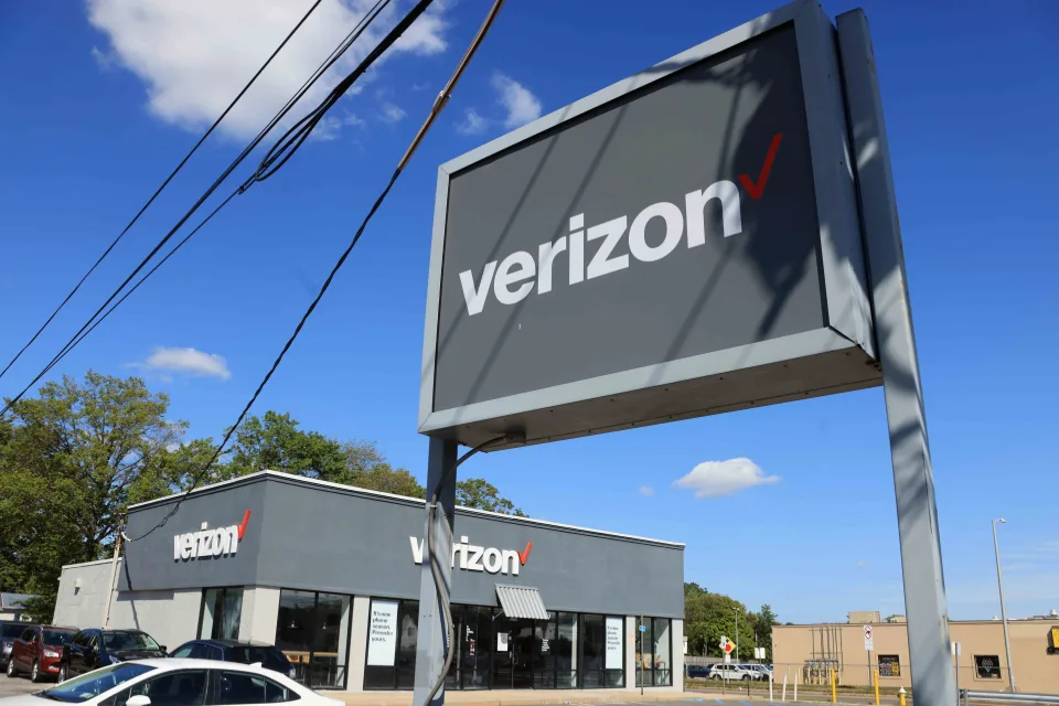 Verizon Misses Revenue Expectations as Prepaid Subscriber Base Declines