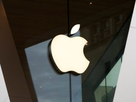 Apple's AI Revolution Sparks Debate Over Potential Subscription Fees