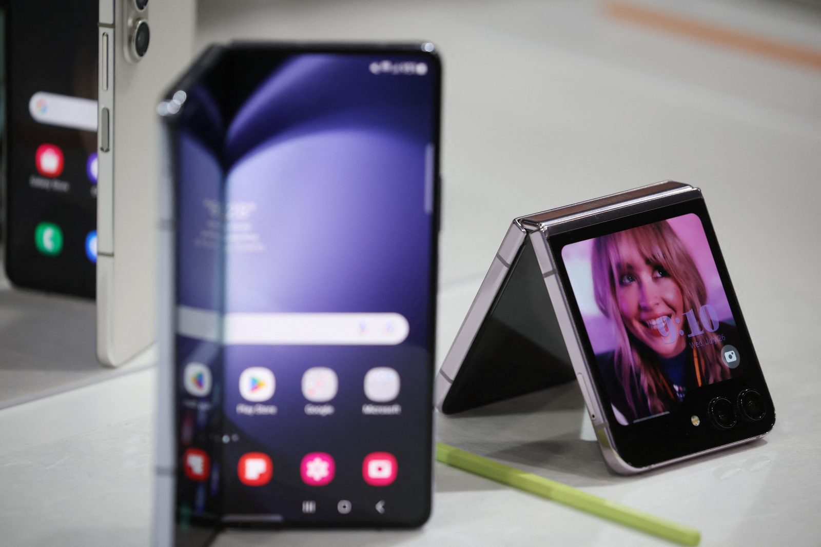 Samsung Faces Design Controversy After Revealing New Devices