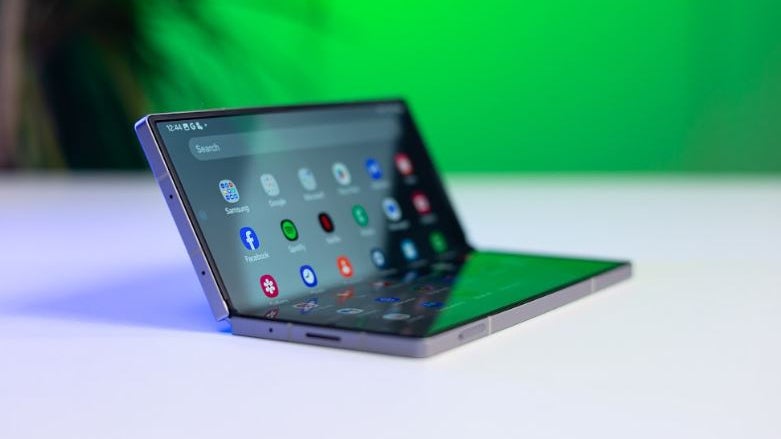 Samsung Offers $300 Credit with Galaxy Z Fold 6 Purchase Amid Trade-In Dilemma