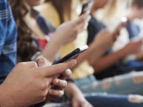 California Enacts New Law Requiring Schools to Limit Cellphone Use to Boost Student Mental Health