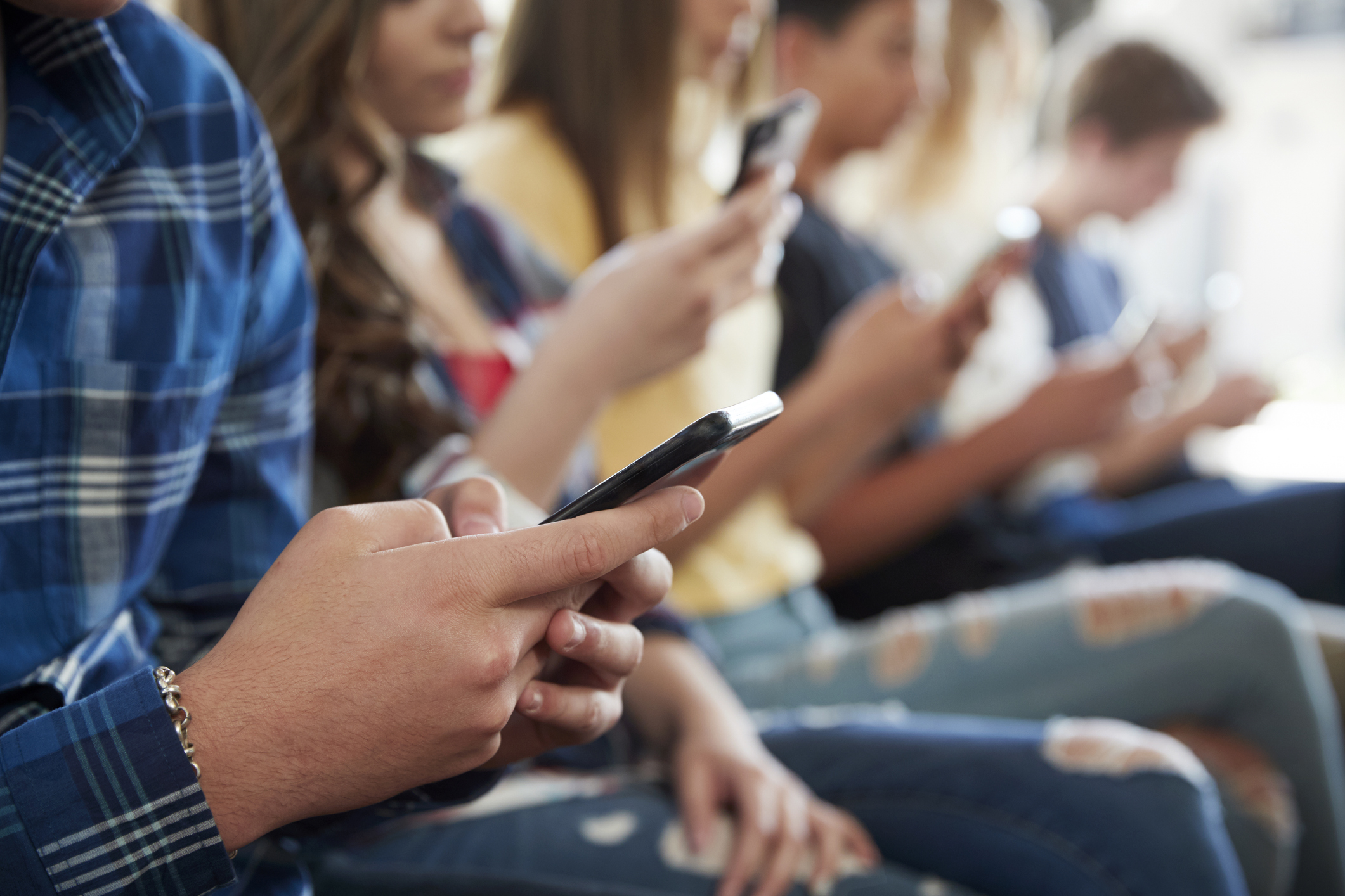 Over Half of U.S. States Move to Limit Cellphone Use in Schools Amid Safety and Distraction Concerns